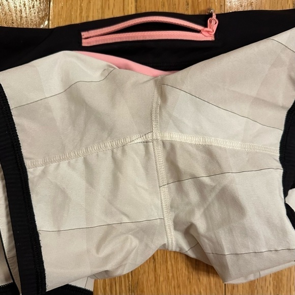 Lululemon Groovy Run Short Dune Gros Gingham Plaid Bleached Coral/Black Size 4 - Picture 10 of 10